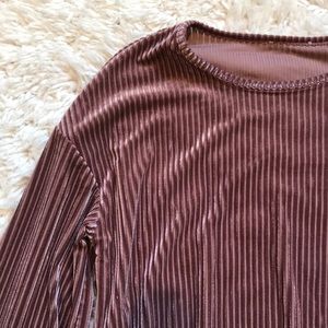 💜mauve colored velvety long sleeve top🔮